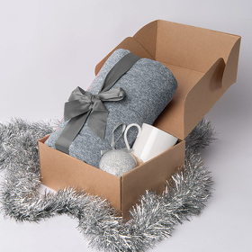 Подарочный набор HOLIDAY: плед, кружка, шар новогодний, коробка; синий
